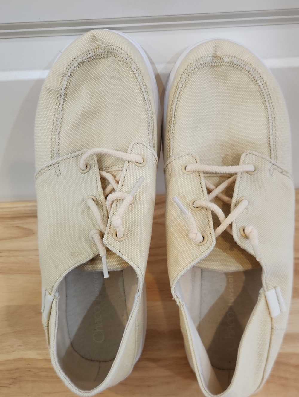 Chaco Cream Canvas Slip-On Shoe. Gently Worn. Smoke Free, Pet Free Home.